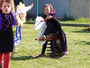 Čarodějnické odpoledne s rodiči na školní zahradě